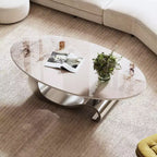 Table basse ovale de 124 cm avec plateau en pierre frittée imitation marbre et piètement sculptural en acier inoxydable