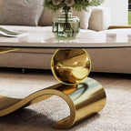 Table basse ovale de 124 cm avec plateau en pierre frittée imitation marbre et piètement sculptural en acier inoxydable
