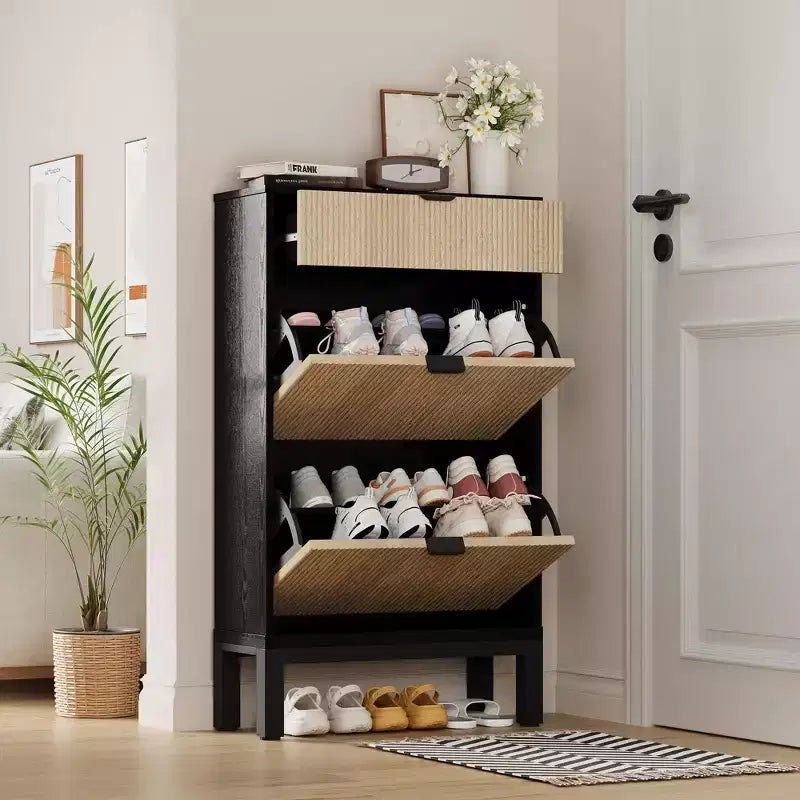 Meuble à chaussures cannelé avec 2 tiroirs basculants, étagère à chaussures étroite et dissimulée sur pied avec étagères réglables pour entrée