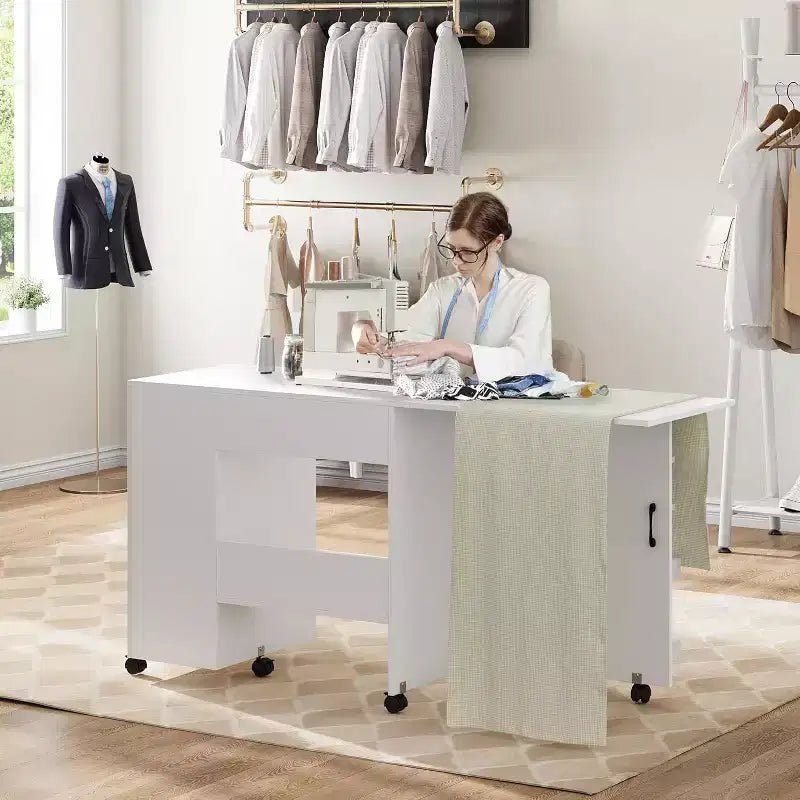 Meuble de couture pliant, table d'artisanat mobile avec tiroirs de rangement et roulettes verrouillables pour studio à domicile