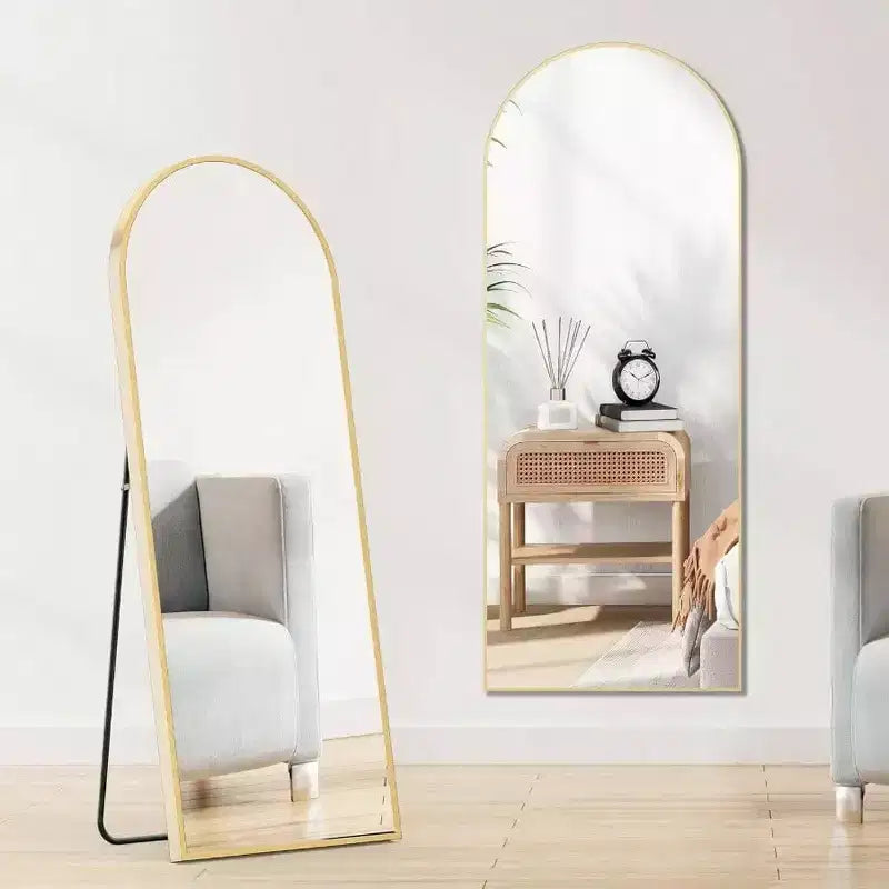 Miroir Arqué Doré 64x21 avec Cadre en Aluminium. Un Grand Miroir sur Pied ou à Pencher pour Chambre ou Vestiaire.