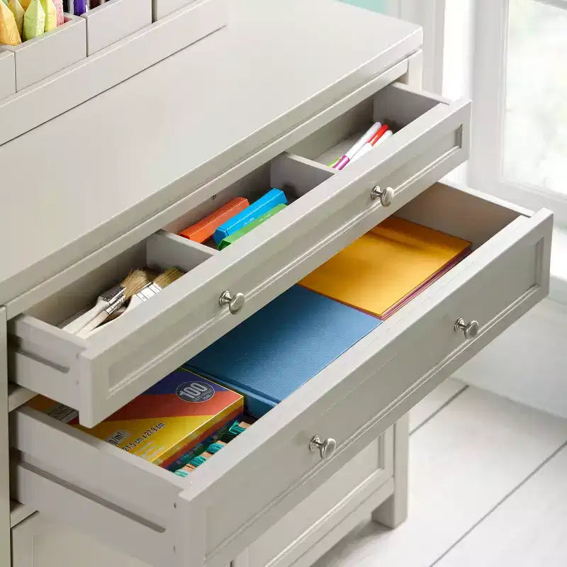 Meuble de rangement pour fournitures d'art pour enfants avec 5 tiroirs, portes à fermeture amortie et finition anti-rayures